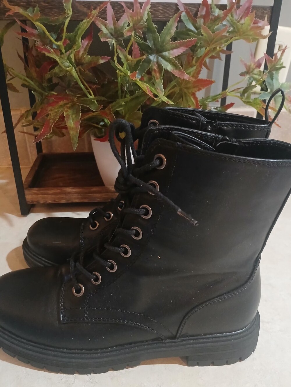 SO Reindeer Women's Black Combat Boots Size 6.5 - Picture 2 of 7